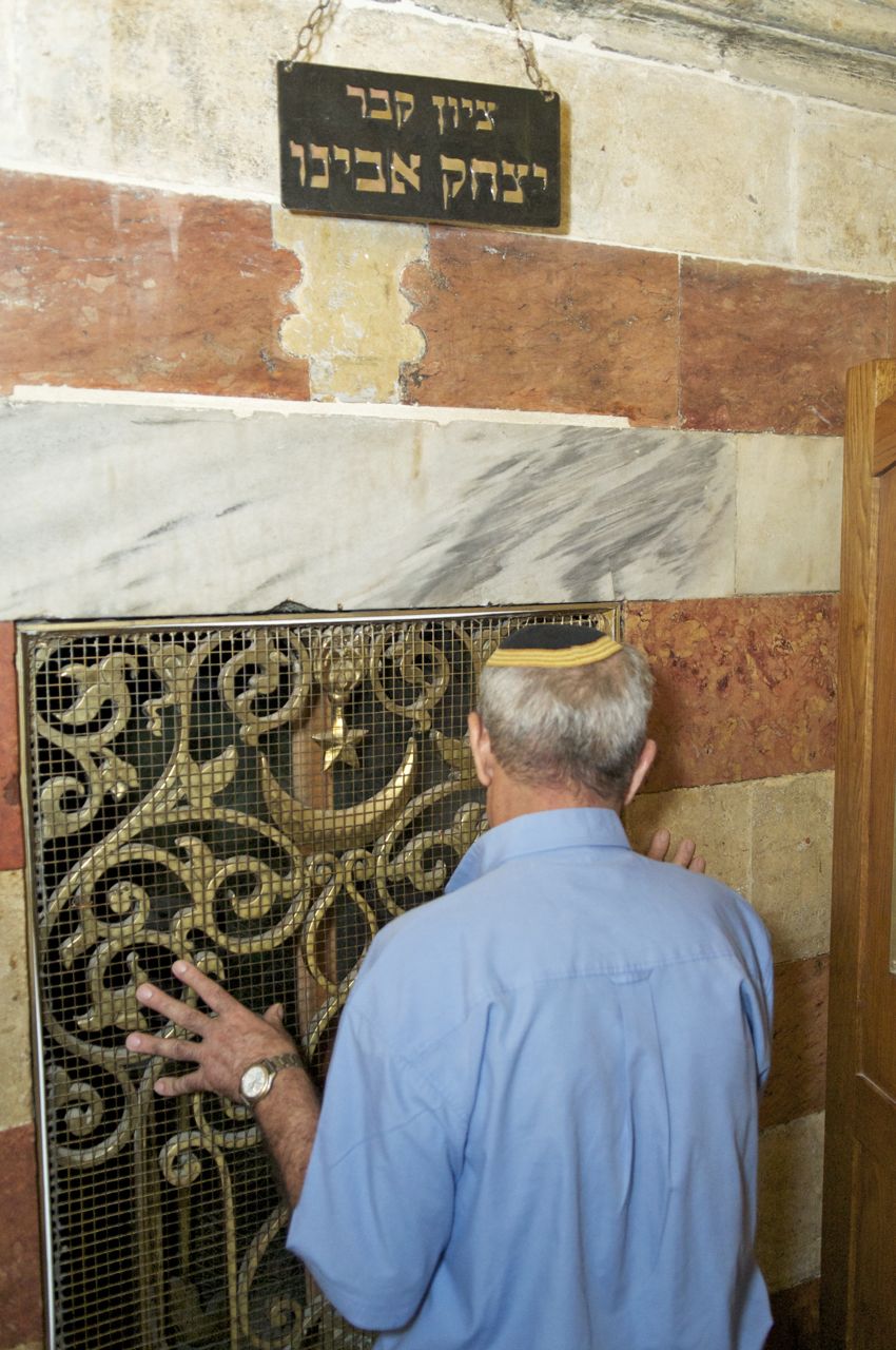 בגעגועים לרב מרדכי אליהו זצ"ל: סליחות במערת המכפלה