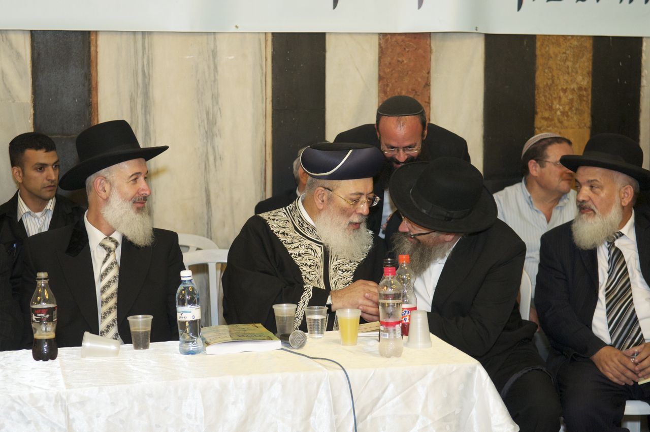 בגעגועים לרב מרדכי אליהו זצ"ל: סליחות במערת המכפלה