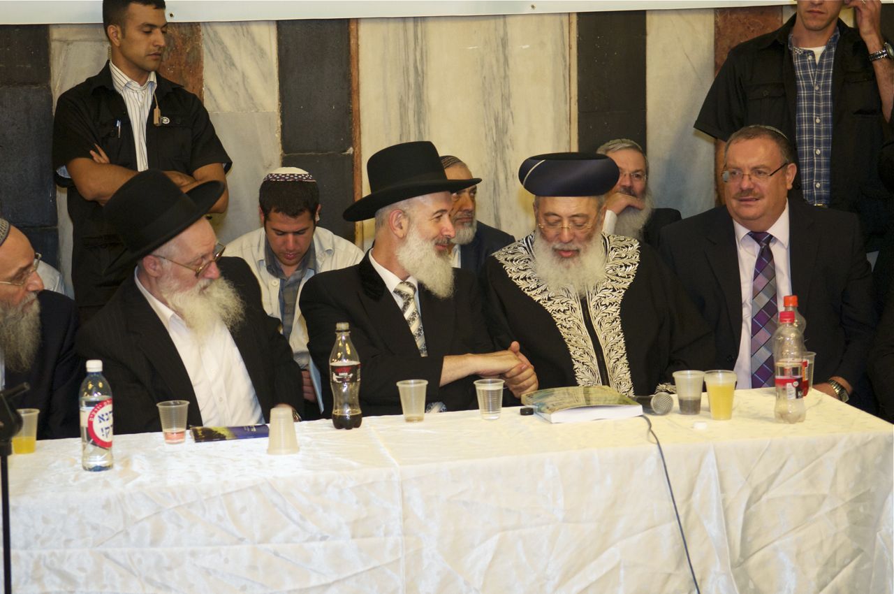 בגעגועים לרב מרדכי אליהו זצ"ל: סליחות במערת המכפלה