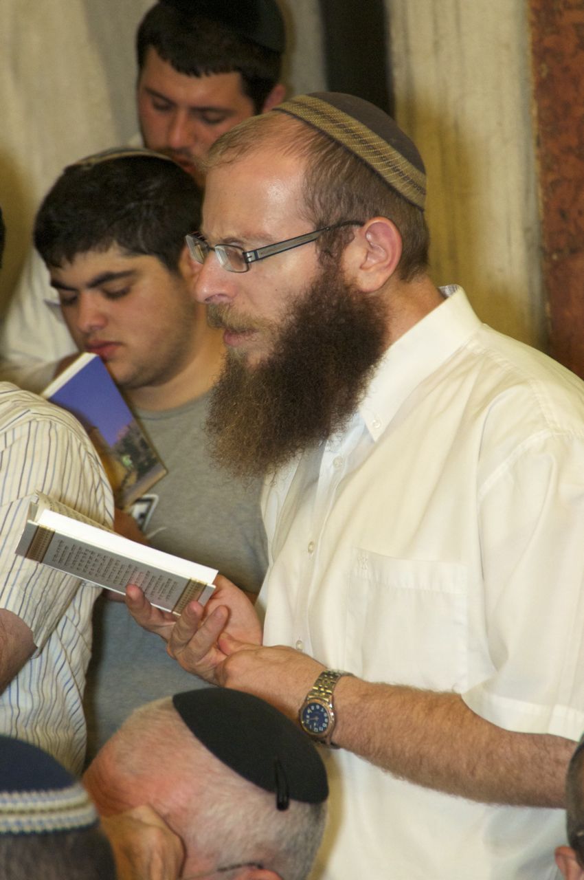 בגעגועים לרב מרדכי אליהו זצ"ל: סליחות במערת המכפלה