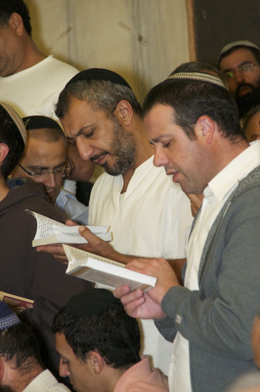 בגעגועים לרב מרדכי אליהו זצ"ל: סליחות במערת המכפלה