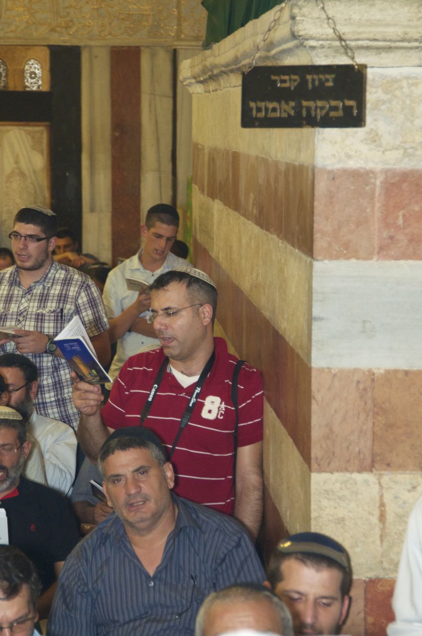 בגעגועים לרב מרדכי אליהו זצ"ל: סליחות במערת המכפלה