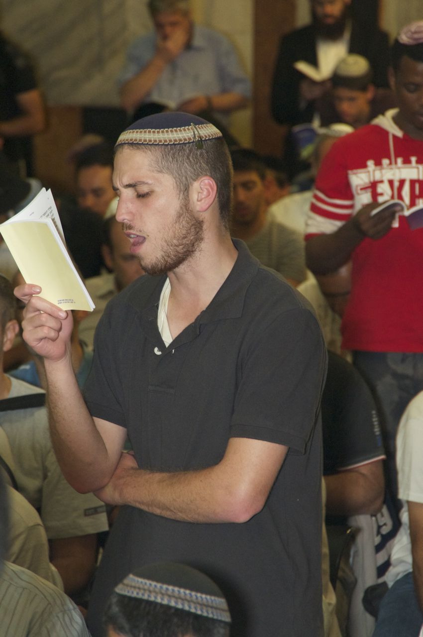 בגעגועים לרב מרדכי אליהו זצ"ל: סליחות במערת המכפלה