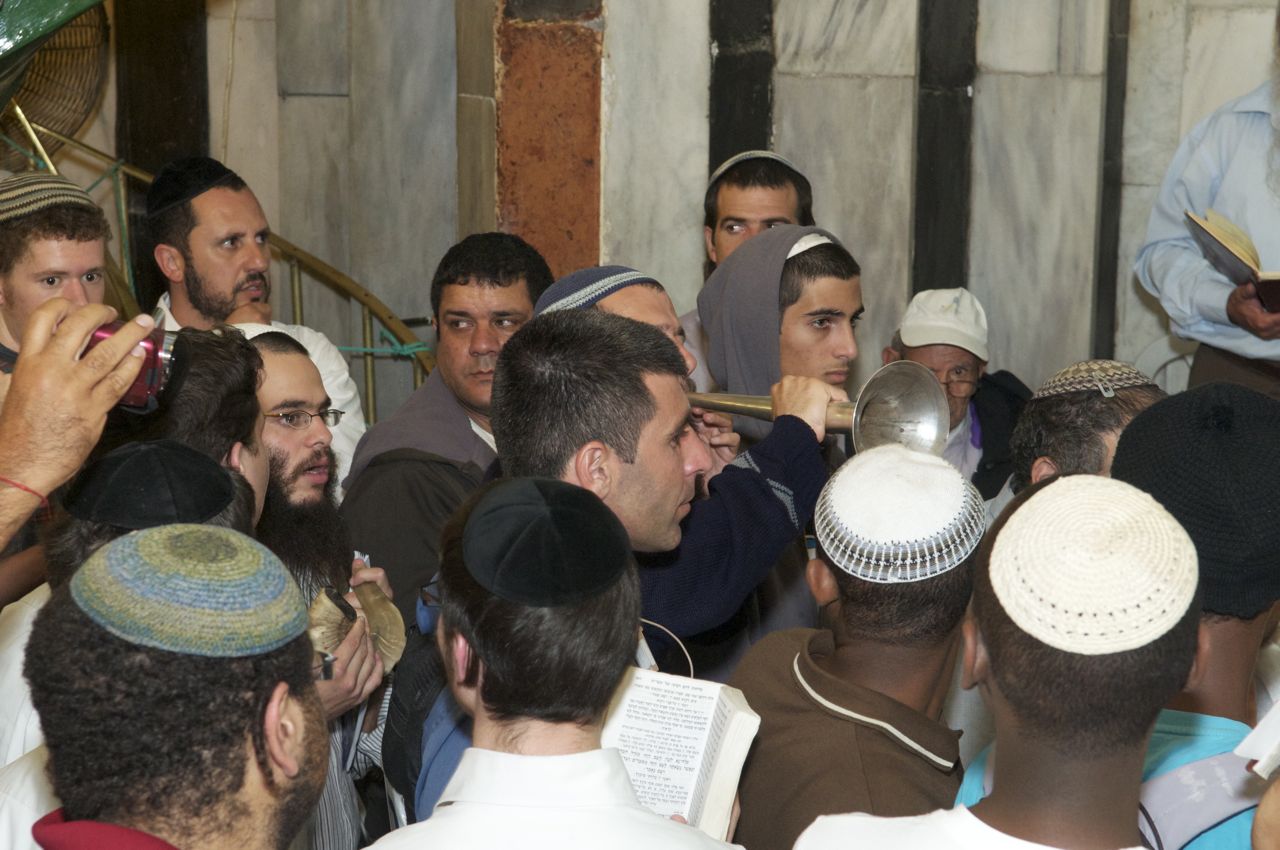 בגעגועים לרב מרדכי אליהו זצ"ל: סליחות במערת המכפלה