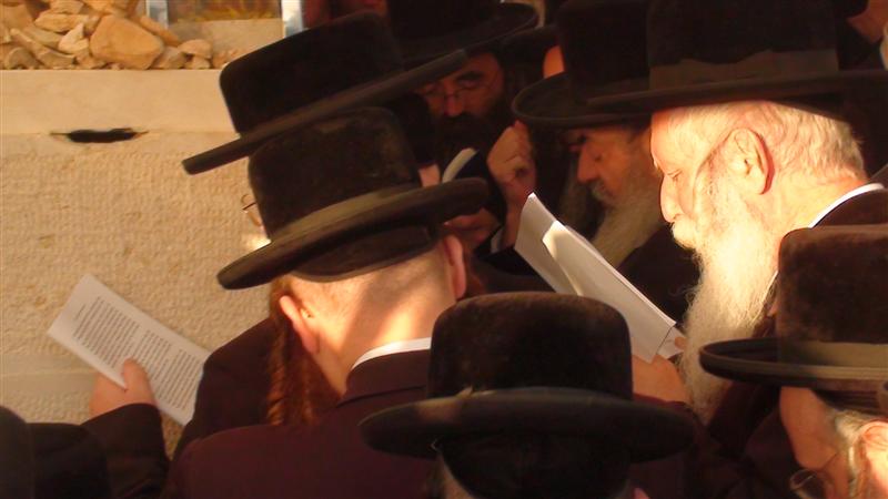 בניו, האדמו"רים, עלו לקבר בהר-הזיתים ● תיעוד מיוחד