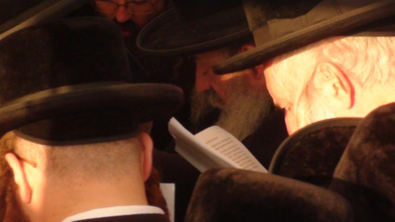 בניו, האדמו"רים, עלו לקבר בהר-הזיתים ● תיעוד מיוחד