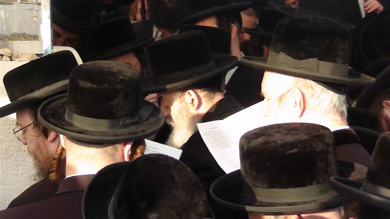 בניו, האדמו"רים, עלו לקבר בהר-הזיתים ● תיעוד מיוחד