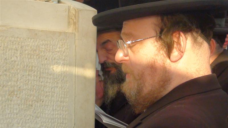 בניו, האדמו"רים, עלו לקבר בהר-הזיתים ● תיעוד מיוחד