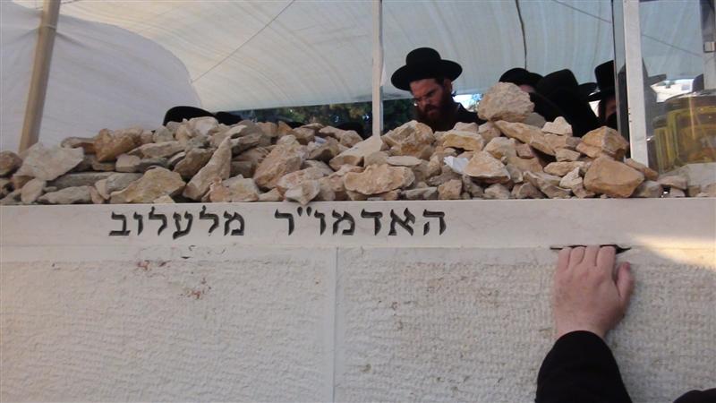 בניו, האדמו"רים, עלו לקבר בהר-הזיתים ● תיעוד מיוחד