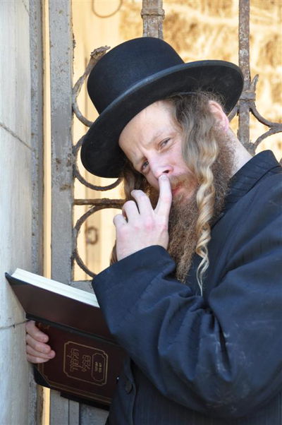 דם ותמרות עשן: גאב"ד העדה החרדית מחה ביפו