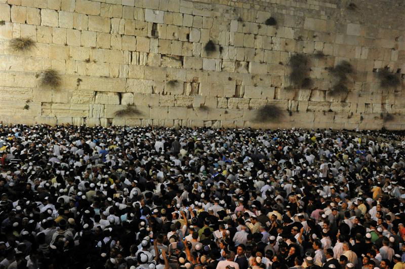 סליחות אחרונות לתשע"א: מרן הגר"ע ורבבות בכותל