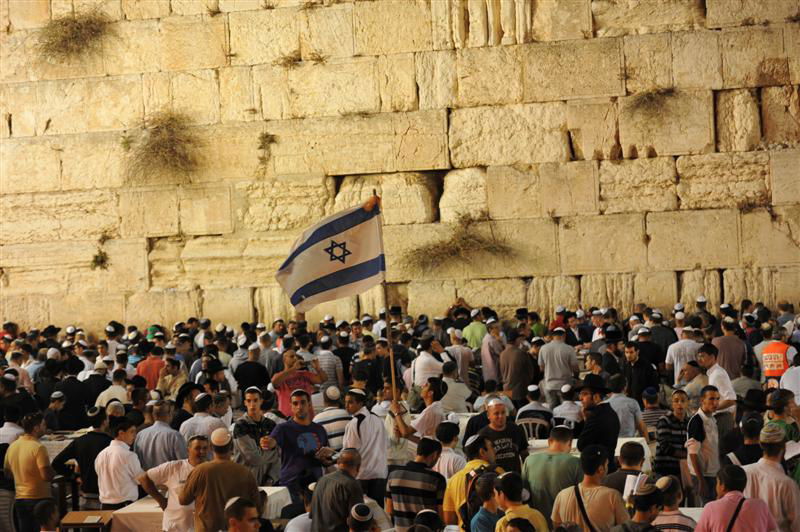 סליחות אחרונות לתשע"א: מרן הגר"ע ורבבות בכותל