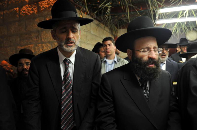 סליחות אחרונות לתשע"א: מרן הגר"ע ורבבות בכותל