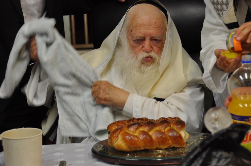 תיעוד מיוחד: הגר"ח קנייבסקי במוצאי יום כיפור