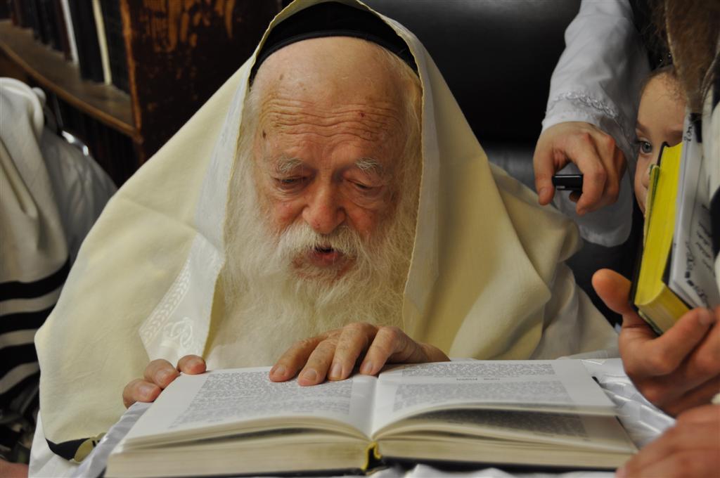 תיעוד מיוחד: הגר"ח קנייבסקי במוצאי יום כיפור