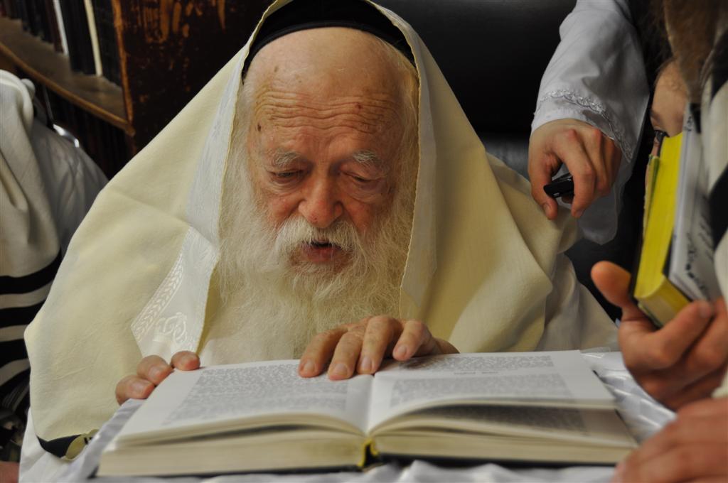 תיעוד מיוחד: הגר"ח קנייבסקי במוצאי יום כיפור