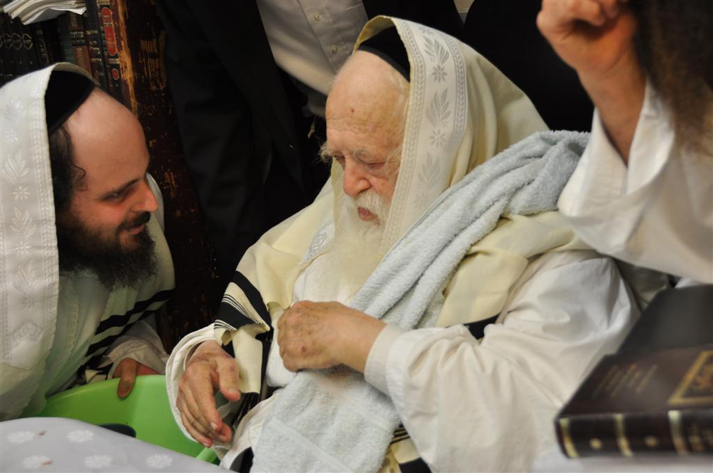 תיעוד מיוחד: הגר"ח קנייבסקי במוצאי יום כיפור