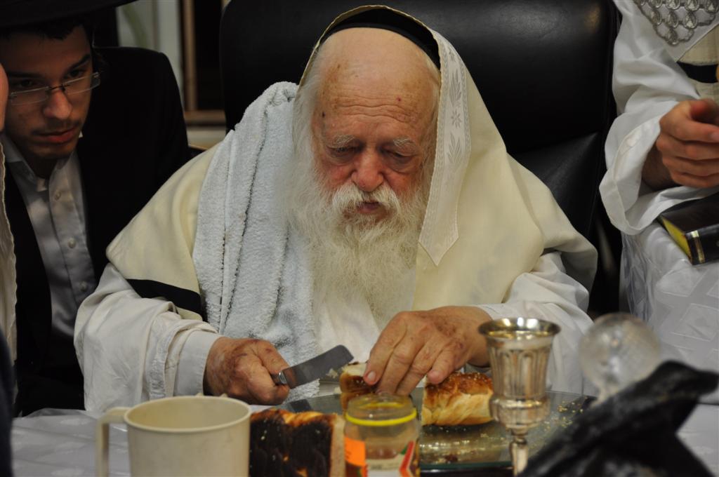 תיעוד מיוחד: הגר"ח קנייבסקי במוצאי יום כיפור