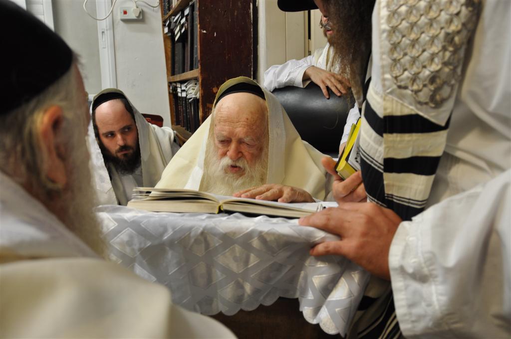 תיעוד מיוחד: הגר"ח קנייבסקי במוצאי יום כיפור