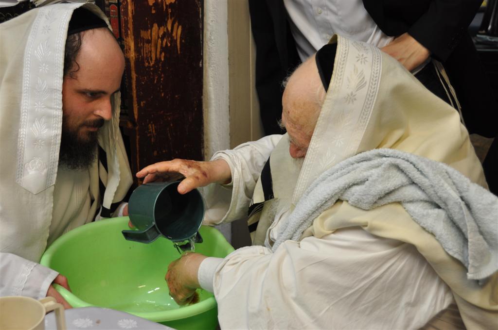 תיעוד מיוחד: הגר"ח קנייבסקי במוצאי יום כיפור