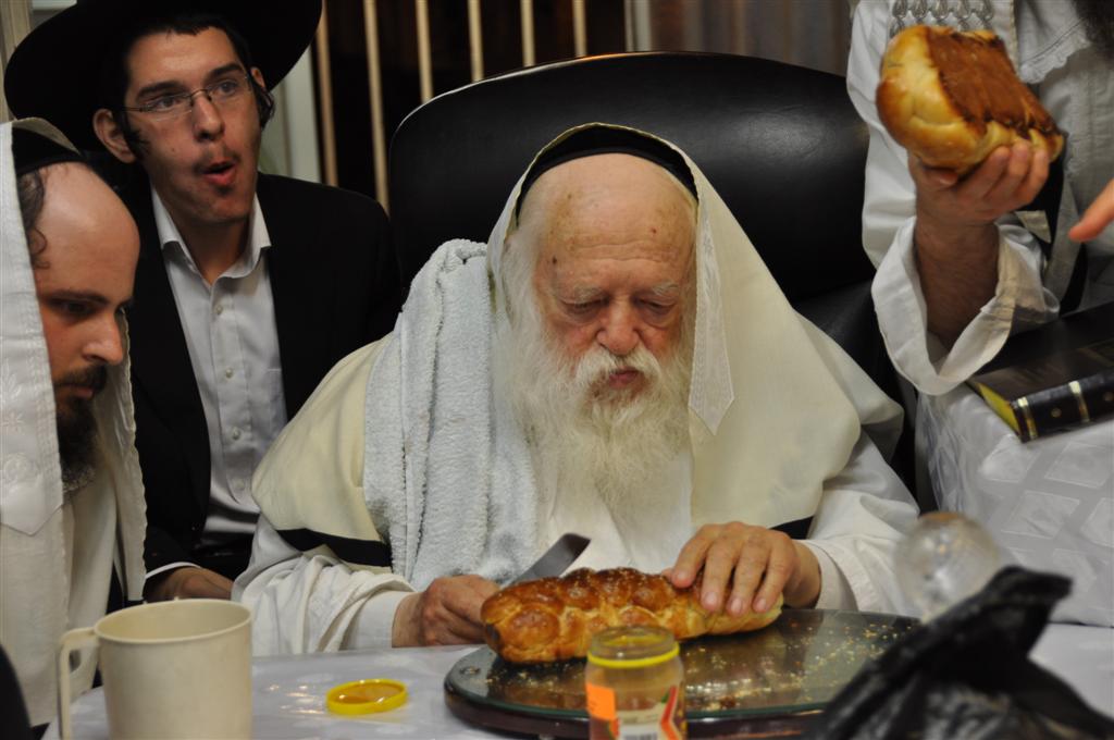 תיעוד מיוחד: הגר"ח קנייבסקי במוצאי יום כיפור