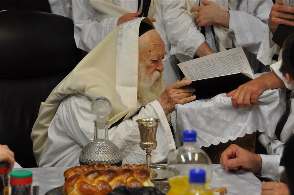 תיעוד מיוחד: הגר"ח קנייבסקי במוצאי יום כיפור