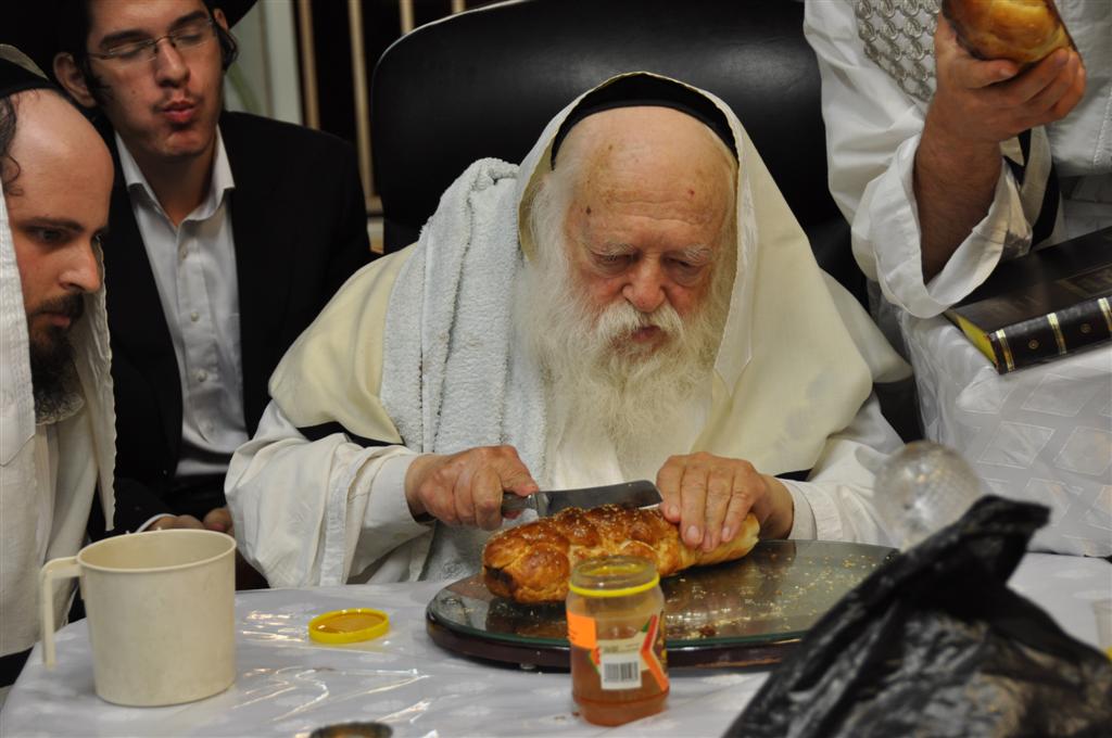 תיעוד מיוחד: הגר"ח קנייבסקי במוצאי יום כיפור