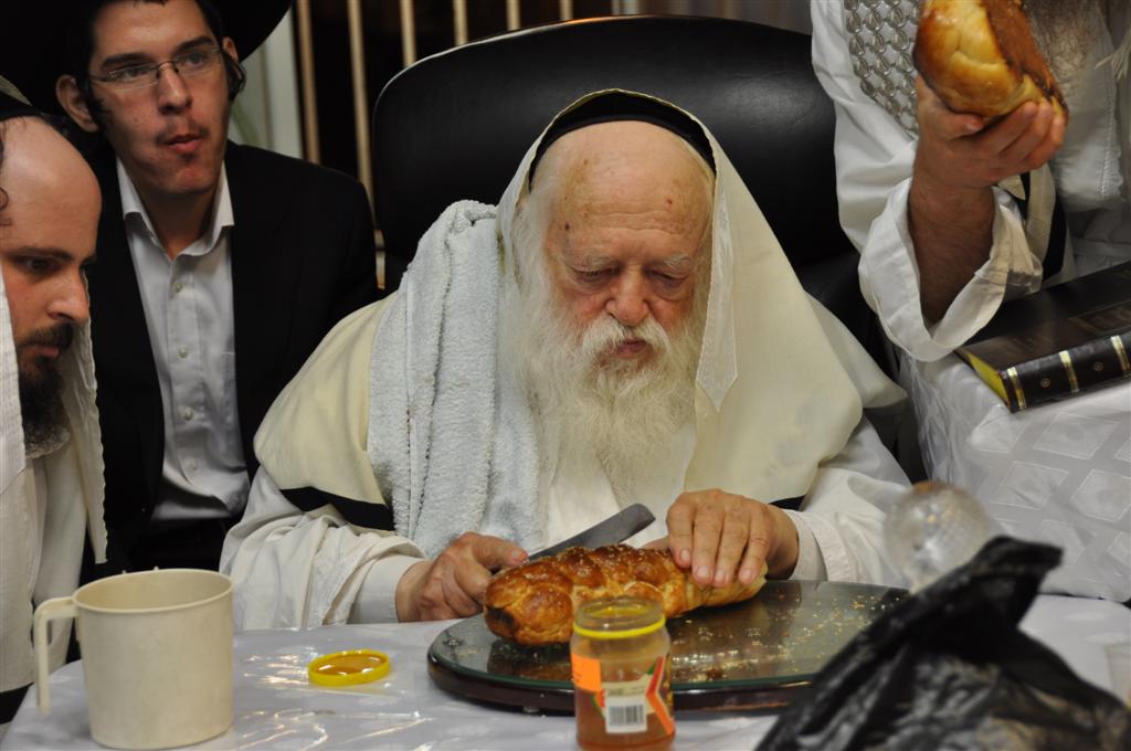 תיעוד מיוחד: הגר"ח קנייבסקי במוצאי יום כיפור