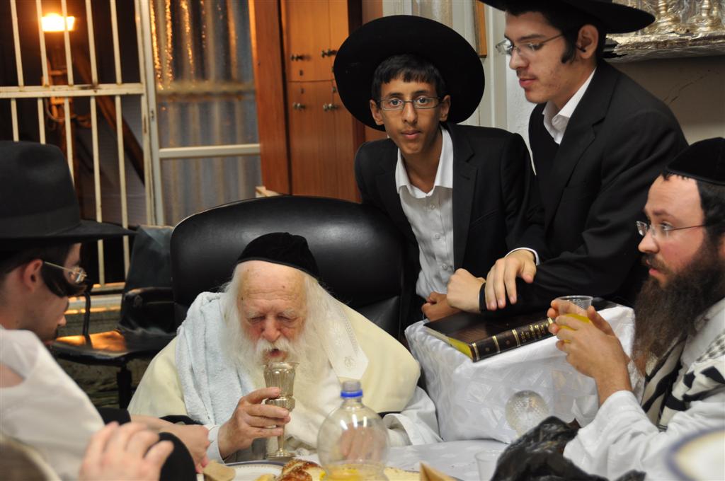 תיעוד מיוחד: הגר"ח קנייבסקי במוצאי יום כיפור