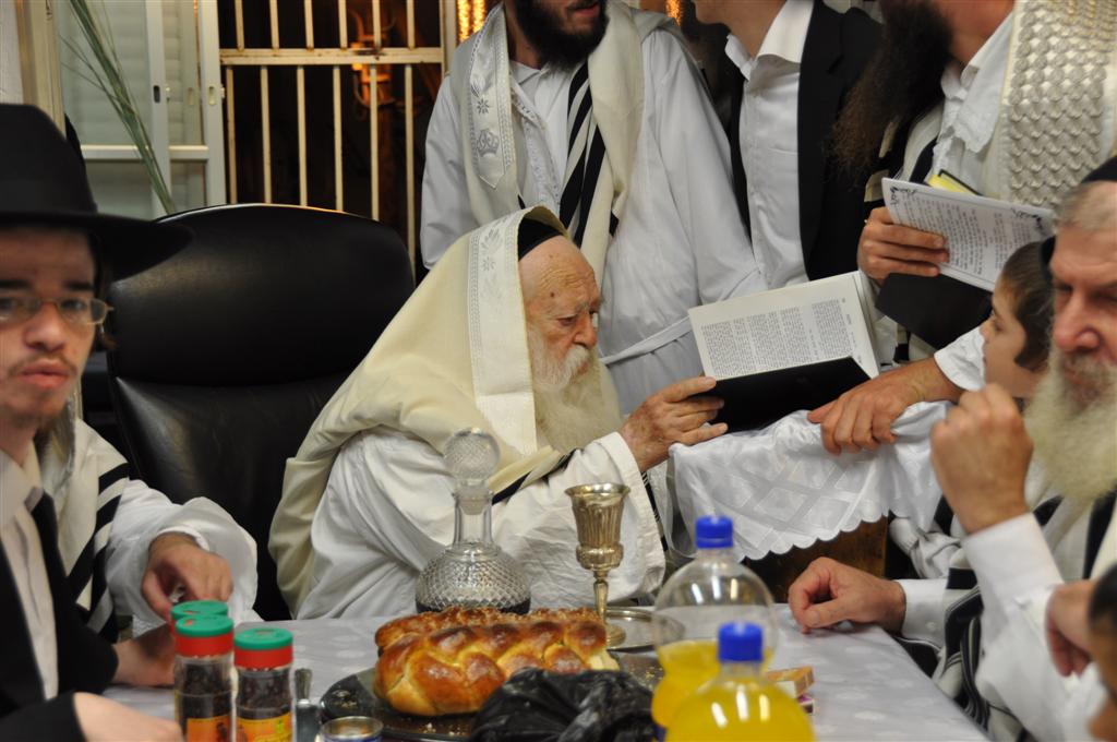 תיעוד מיוחד: הגר"ח קנייבסקי במוצאי יום כיפור