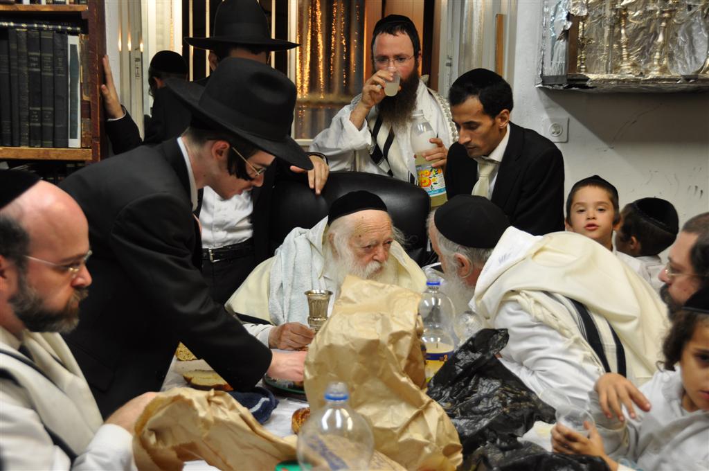 תיעוד מיוחד: הגר"ח קנייבסקי במוצאי יום כיפור