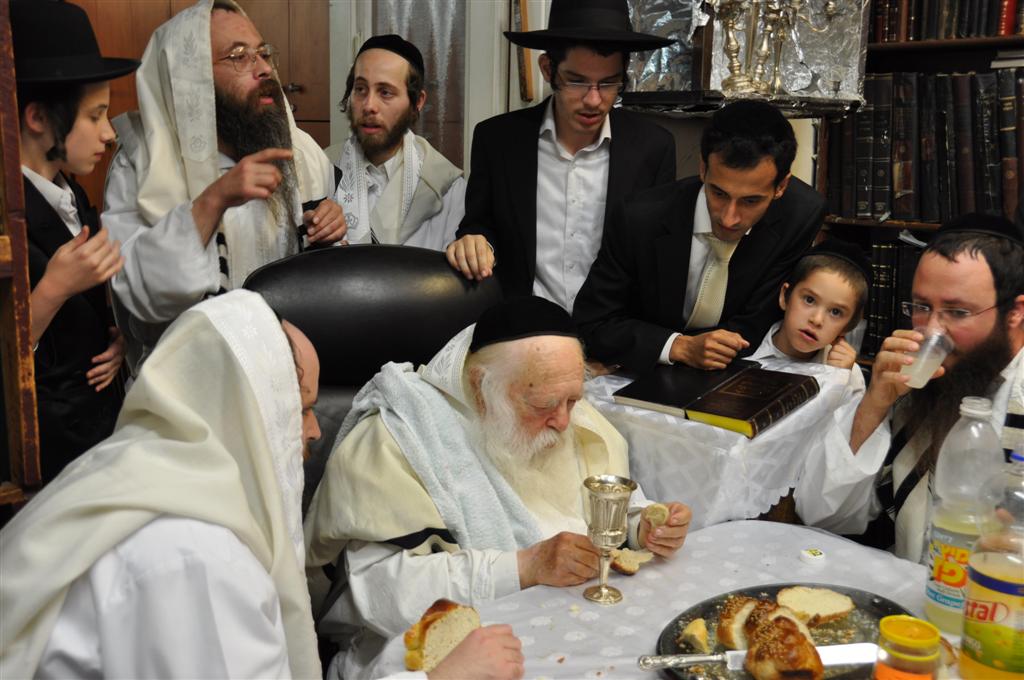 תיעוד מיוחד: הגר"ח קנייבסקי במוצאי יום כיפור