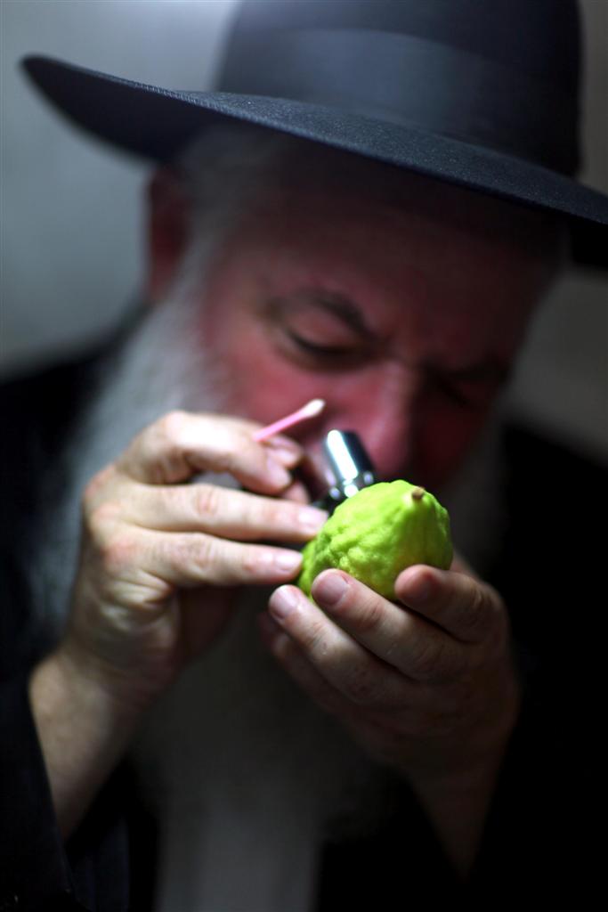 מאה שערים מתכוננת לסוכות