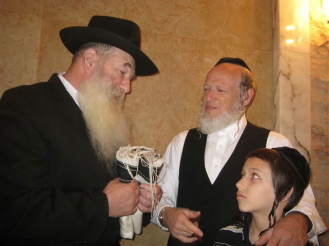 מחלץ עצמות: יו"ר זק"א, יהודה משי זהב, בביקור ברוסיה