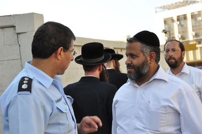 סוכות בבני-ברק: יעקב אשר יצא לשוק