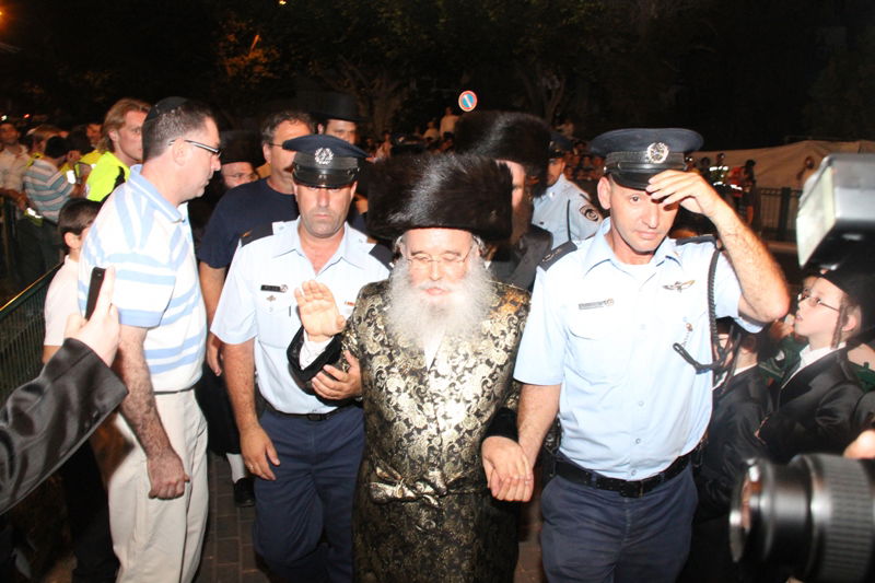 בית השואבה במישקולץ: רבבות ברחוב - וידאו ותיעוד ענק