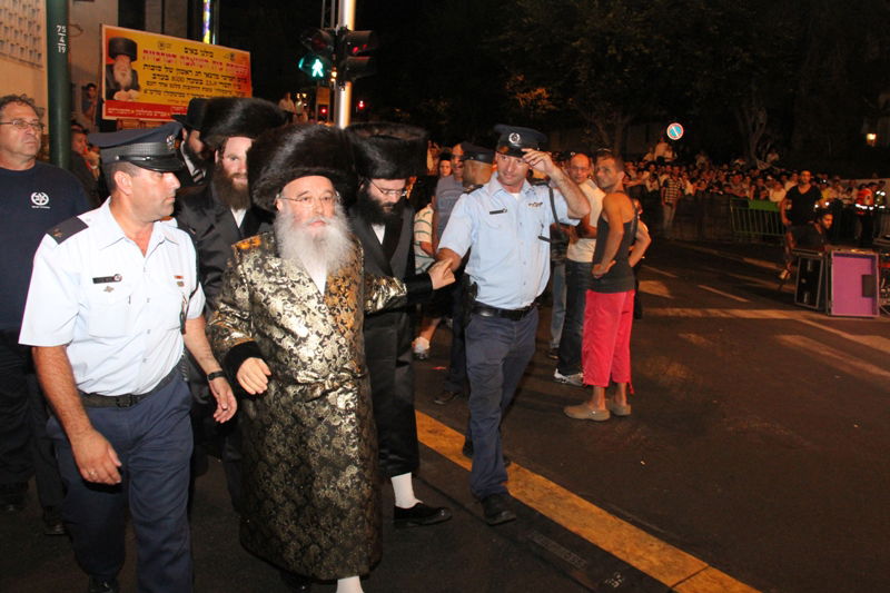בית השואבה במישקולץ: רבבות ברחוב - וידאו ותיעוד ענק