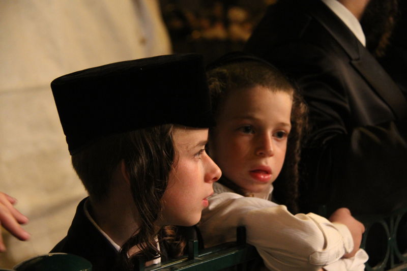 בית השואבה במישקולץ: רבבות ברחוב - וידאו ותיעוד ענק