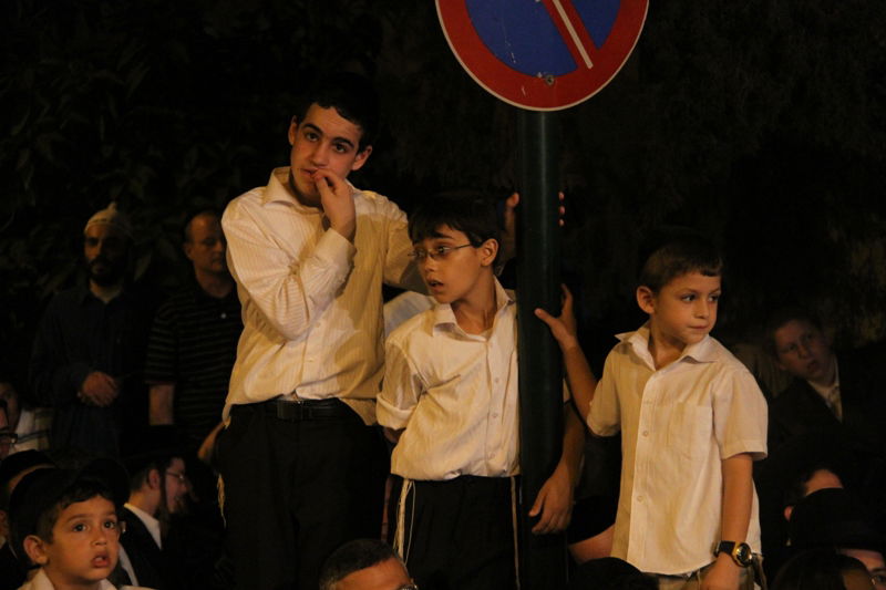 בית השואבה במישקולץ: רבבות ברחוב - וידאו ותיעוד ענק