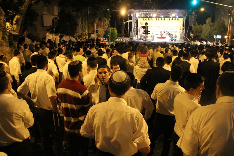 בית השואבה במישקולץ: רבבות ברחוב - וידאו ותיעוד ענק