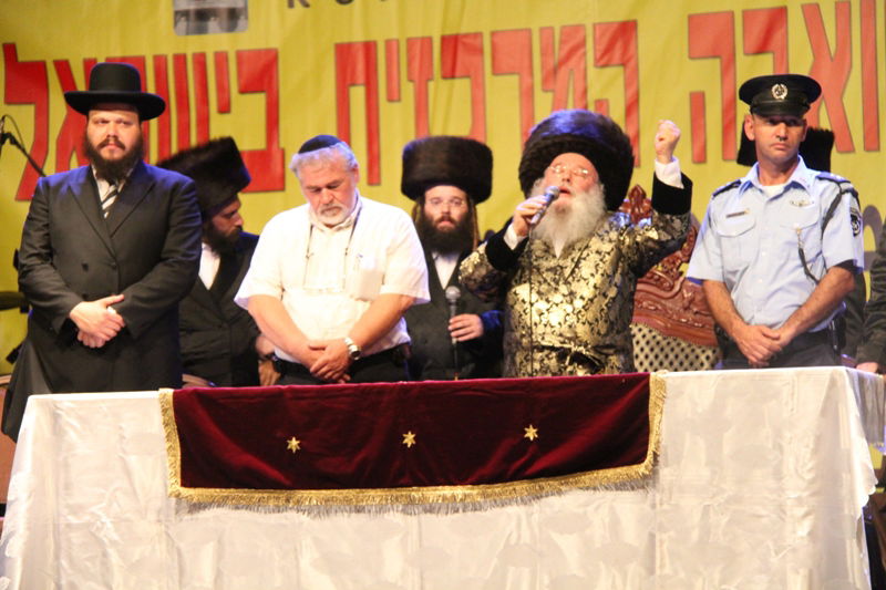 בית השואבה במישקולץ: רבבות ברחוב - וידאו ותיעוד ענק