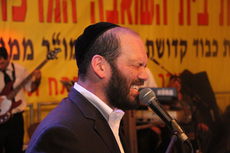 בית השואבה במישקולץ: רבבות ברחוב - וידאו ותיעוד ענק