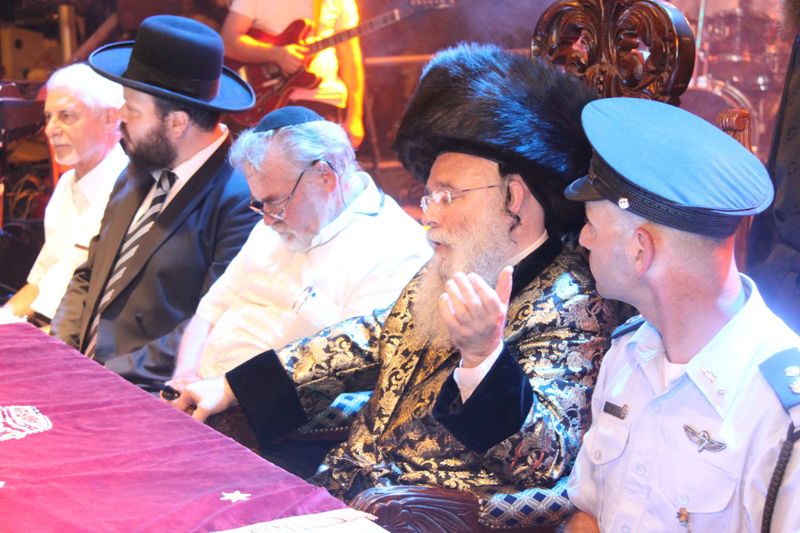 בית השואבה במישקולץ: רבבות ברחוב - וידאו ותיעוד ענק