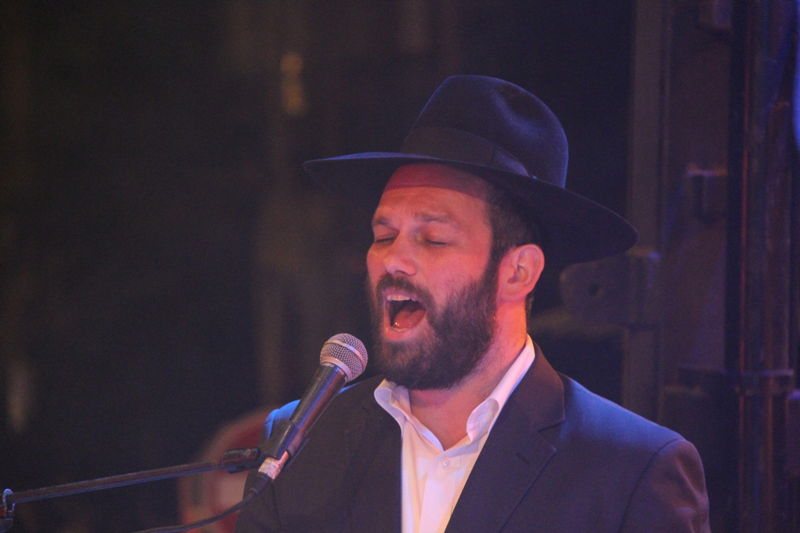 בית השואבה במישקולץ: רבבות ברחוב - וידאו ותיעוד ענק