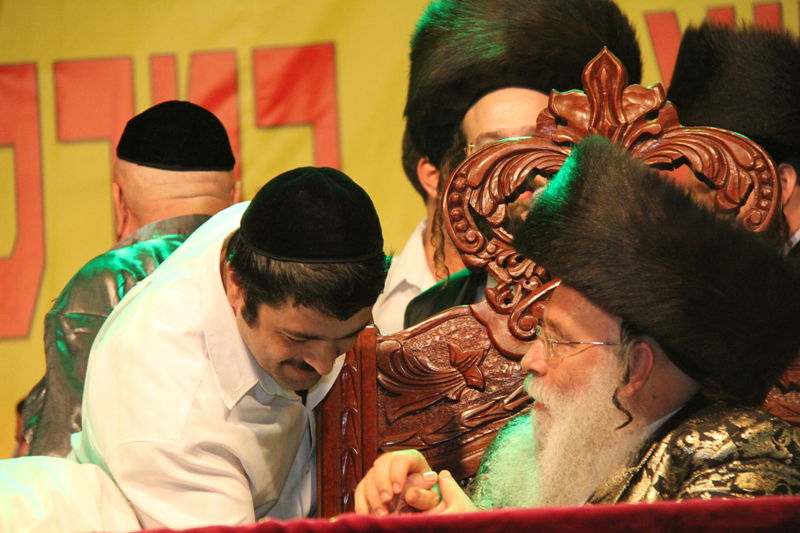 בית השואבה במישקולץ: רבבות ברחוב - וידאו ותיעוד ענק