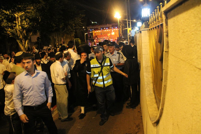 בית השואבה במישקולץ: רבבות ברחוב - וידאו ותיעוד ענק