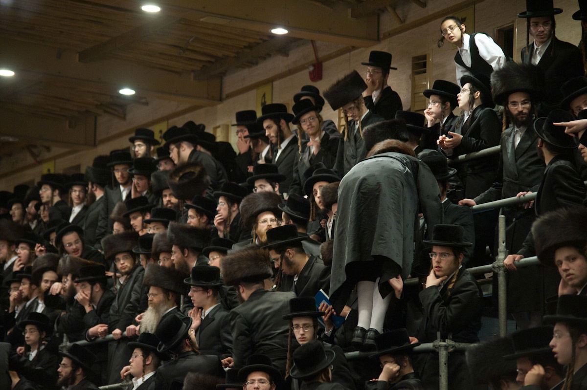 גלריית חג: הטיש המסורתי בבעלזא