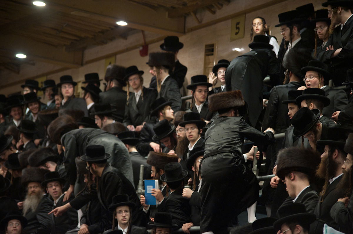 גלריית חג: הטיש המסורתי בבעלזא