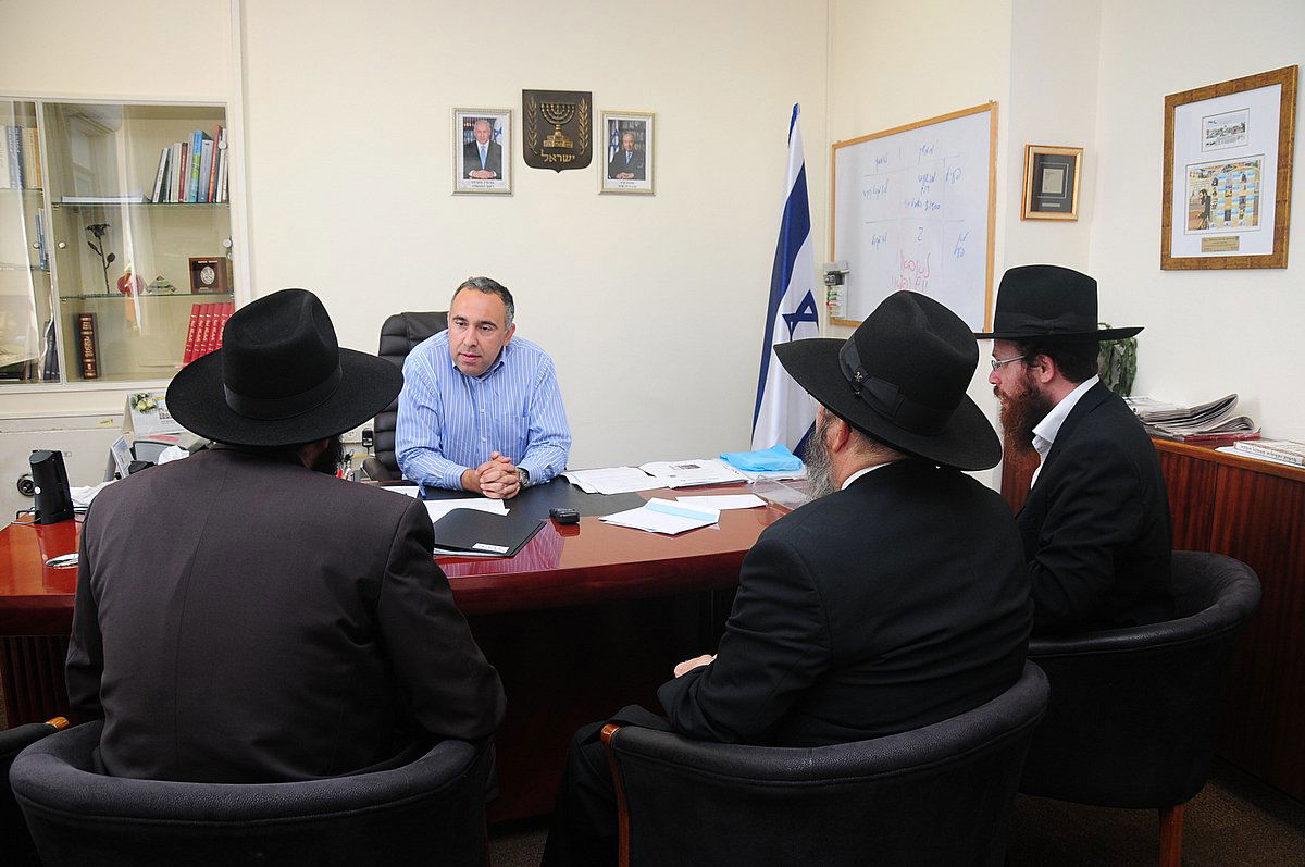 השרה לבנת גילתה למשלחת חב"ד: "מובילה מאבק בהקפאה"