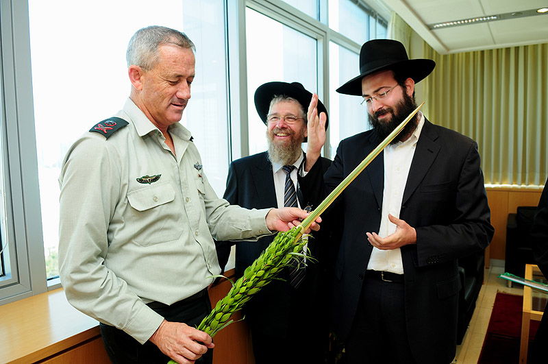 השרה לבנת גילתה למשלחת חב"ד: "מובילה מאבק בהקפאה"
